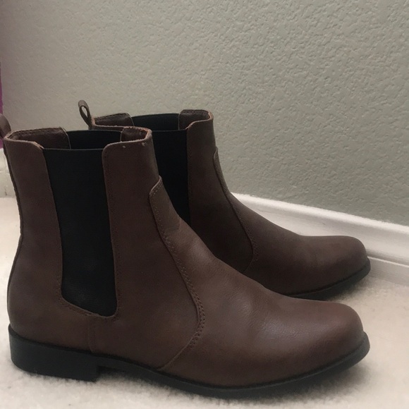 H&M Shoes - Brown Chelsea Boots